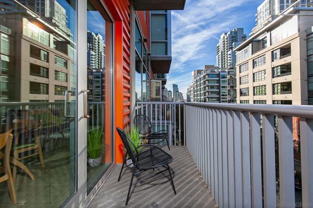 1025 Island Ave, San Diego CA: https://media.crmls.org/mediaz/4a3a514e-8136-432a-8918-510f157926ec.jpg