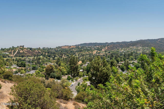 18854 Edleen Drive, Tarzana CA: https://media.crmls.org/mediaz/4a3a65c6-5cd2-45f0-a50e-a4aca7f70a8f.jpg