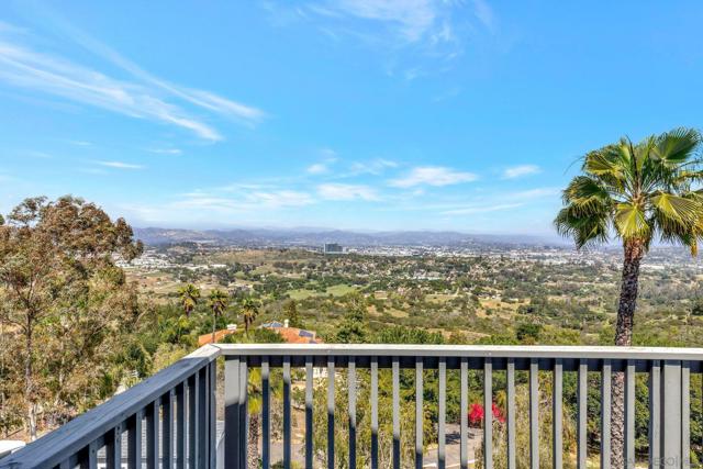 560 Seeforever Dr, San Marcos CA: https://media.crmls.org/mediaz/4a3a9d2f-35f6-43c6-8dbe-6c3f61d4105f.jpg