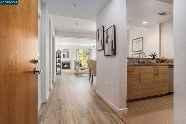 1655 N California Blvd, Walnut Creek CA: https://media.crmls.org/mediaz/4a3acfc5-bd91-4f58-bdd4-57756d28127e.jpg