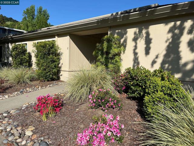 1201 Golden Rain Road, Walnut Creek CA: https://media.crmls.org/mediaz/4a3ae5b1-1e24-4238-a3f0-8a86633dffbc.jpg