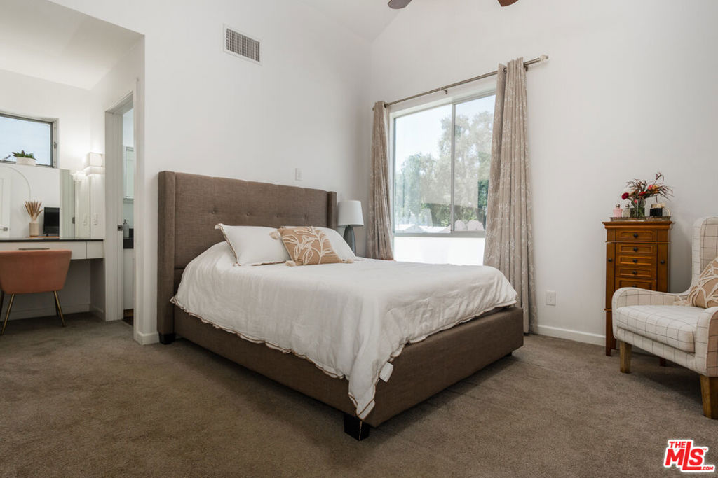 MLS #25544863 img 12