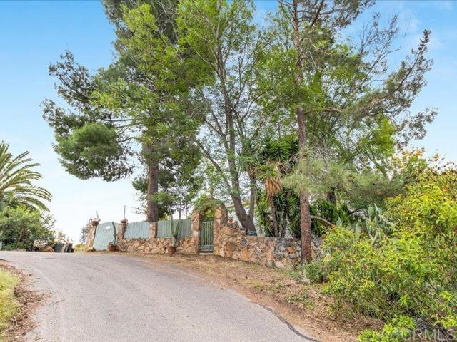 10071 Gomez Creek Road, Fallbrook CA: https://media.crmls.org/mediaz/4a3b3fac-73e3-4b30-a21f-62967da7fe1a.jpg