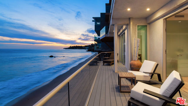 26050 Pacific Coast Highway, Malibu CA: https://media.crmls.org/mediaz/4a3b47f2-b1af-4251-ad47-770ba23d2802.jpg