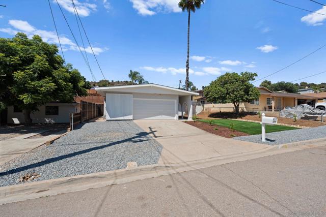9117 Heatherdale St, Santee CA: https://media.crmls.org/mediaz/4a3b5362-4de8-4e02-b5f3-b44d691e1afc.jpg