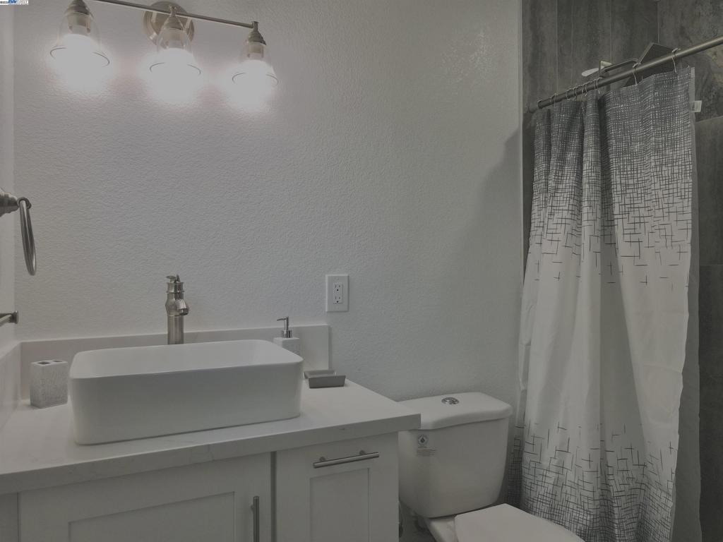 https://media.crmls.org/mediaz/4a3b6780-2bb8-4ef6-bdeb-62c3edf36b11.jpg?preset=X-Large