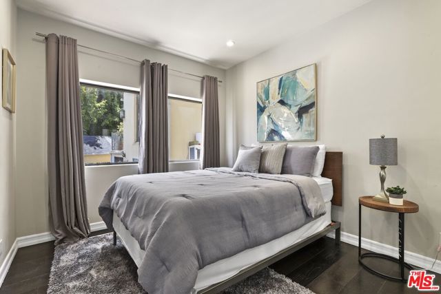 5940 Manola Way, Los Angeles CA: https://media.crmls.org/mediaz/4a3b6c7d-7667-4310-ba4f-1c66b509161e.jpg