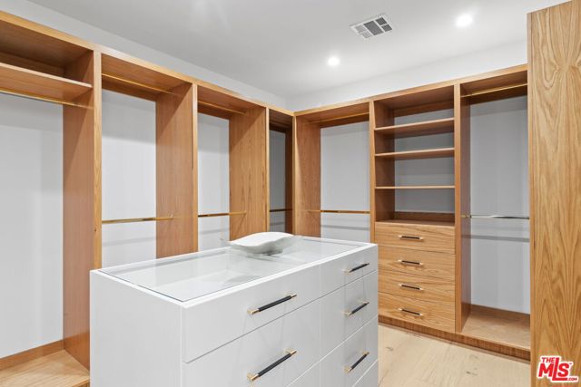 4535 Haskell Avenue, Encino CA: https://media.crmls.org/mediaz/4a3ba20a-07a2-4609-a015-9c6e71f45e6c.jpg