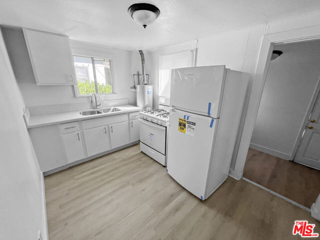 920 W 3rd Street, Pomona CA: https://media.crmls.org/mediaz/4a3bafe2-b98c-42c6-8a1b-7c6d56bdd913.jpg