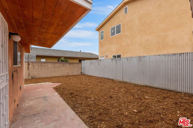 1060 Mcfarland Avenue, Wilmington CA: https://media.crmls.org/mediaz/4a3bc9b6-d77c-40b2-8314-b82a6f656503.jpg
