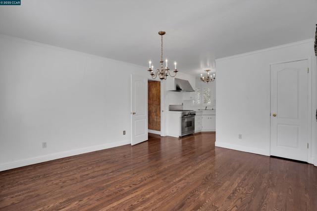 4404 Meadowbrook Dr, Richmond CA: https://media.crmls.org/mediaz/4a3c0605-e04b-4390-9870-d686e3605633.jpg