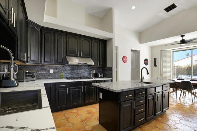 2451 Quincy Way, Palm Springs CA: https://media.crmls.org/mediaz/4a3c5032-b968-4dc6-b110-53ccfc578518.jpg