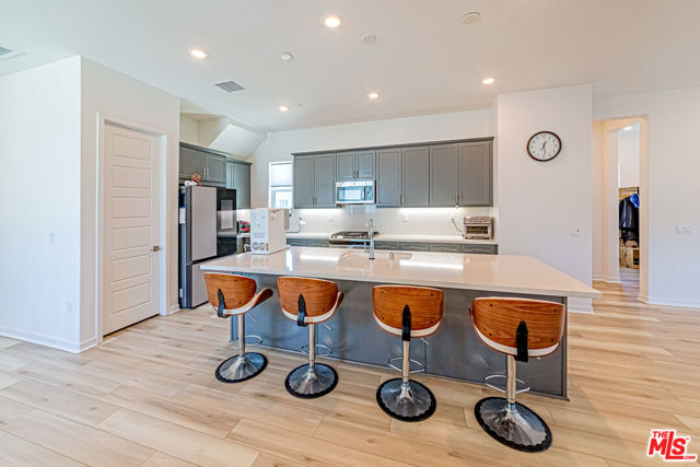 27457 Flycatcher Place, Valencia CA: https://media.crmls.org/mediaz/4a3c5f03-5c09-45b8-97b0-b2e744320d77.jpg