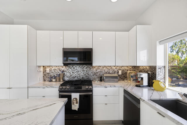 2900 S Redwood Drive, Palm Springs CA: https://media.crmls.org/mediaz/4a3c6499-b682-4236-a532-03908789db8c.jpg