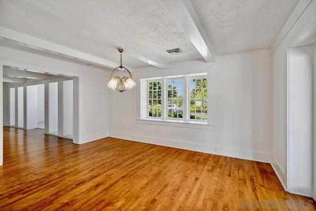 1312 3Rd St, Coronado CA: https://media.crmls.org/mediaz/4a3cabd1-daa3-4e6b-b926-23353034f52b.jpg