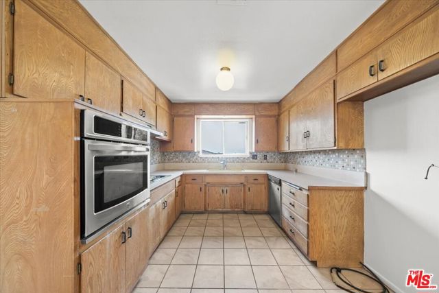 820 N 16th Street, Montebello CA: https://media.crmls.org/mediaz/4a3ce11e-6140-4c12-b9aa-fd3d252b474a.jpg