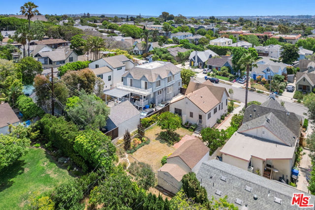 1119 Maple Street, Santa Monica CA: https://media.crmls.org/mediaz/4a3d84ff-08df-47d4-a2e1-44b01d22ea73.jpg