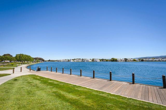 858 Chrysopolis Drive, Foster City CA: https://media.crmls.org/mediaz/4a3d93b0-c5e8-45dd-8f44-e26940314068.jpg