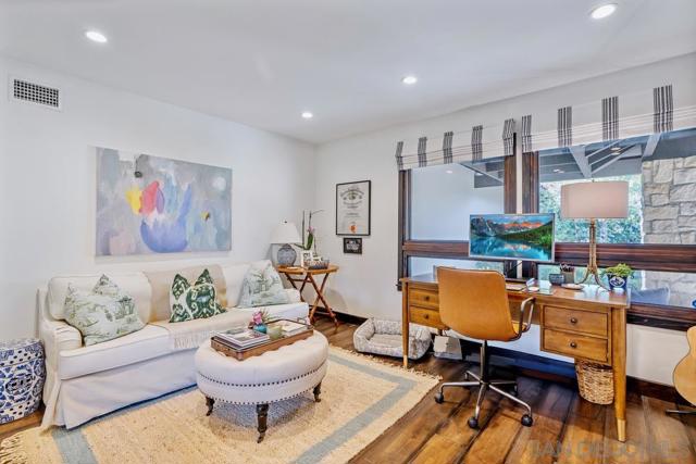 350 Punta Baja Dr, Solana Beach CA: https://media.crmls.org/mediaz/4a3db2c7-2de3-4b84-96dc-e1c79131d6b5.jpg