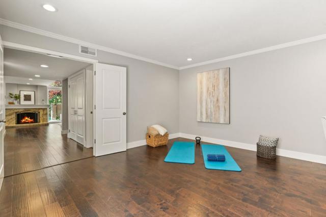 283 Casitas Bulevar, Los Gatos CA: https://media.crmls.org/mediaz/4a3e2162-04d8-486d-88ff-e530b87a2c96.jpg