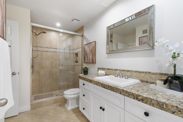 95 Lookout Drive, Palm Desert CA: https://media.crmls.org/mediaz/4a3ece80-533e-42ab-bb6d-05058960f6d1.jpg