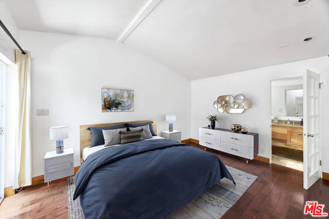 1141 Cabrillo Avenue, Venice CA: https://media.crmls.org/mediaz/4a3f0b07-3ebd-4618-bfa4-da67eda963ec.jpg
