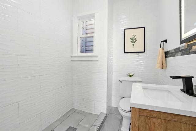 32 Cross Street, San Francisco CA: https://media.crmls.org/mediaz/4a3f3b03-73ac-4f8a-a212-d25bc6b8d58e.jpg