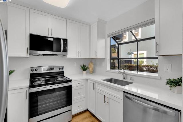 6189 Thornton Ave, Newark CA: https://media.crmls.org/mediaz/4a3f86e2-92e0-40ab-bc71-baeb15b5d7f4.jpg