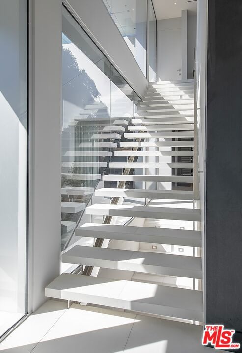 9150 Oriole Way, Los Angeles CA: https://media.crmls.org/mediaz/4a3fa385-3e95-4418-9d12-593f1bdd2ffe.jpg