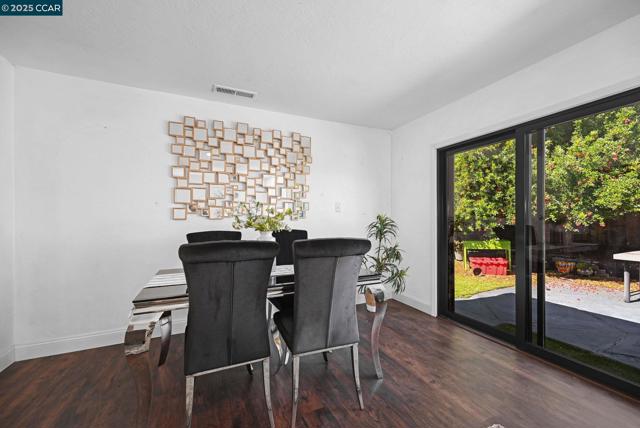 3189 Fitzpatrick Dr, Concord CA: https://media.crmls.org/mediaz/4a40429e-ad20-4696-87cb-ba4ced6ba2b2.jpg