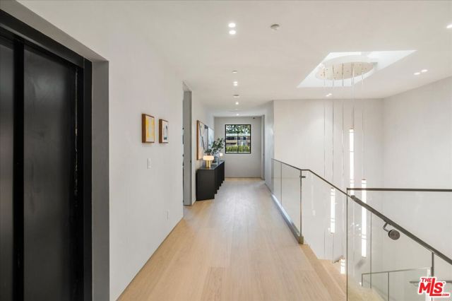 12227 Tweed Lane, Los Angeles CA: https://media.crmls.org/mediaz/4a40c23a-bf9a-4ae7-9bd9-d143740c3383.jpg
