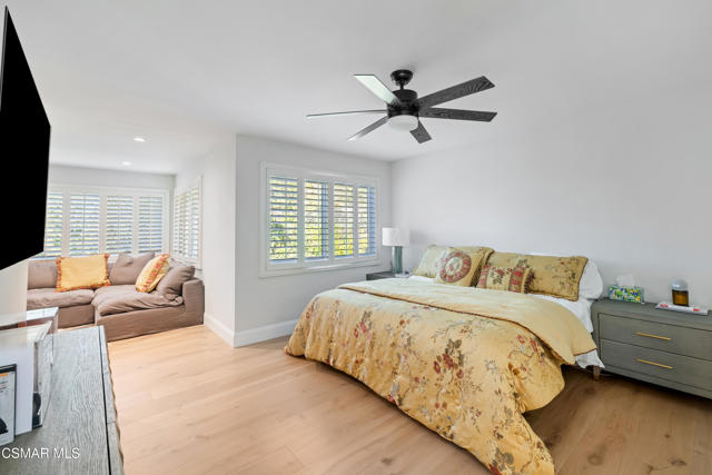 885 Rim Crest Drive, Westlake Village CA: https://media.crmls.org/mediaz/4a40d76c-7f04-4ad8-af8b-96efa797fff1.jpg