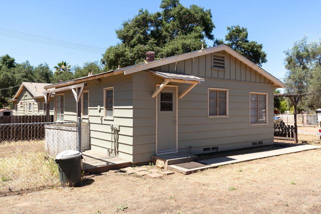 1453 OLIVEWOOD LN, Alpine CA: https://media.crmls.org/mediaz/4a41bfdc-8049-4dec-a47b-add972ab618a.jpg