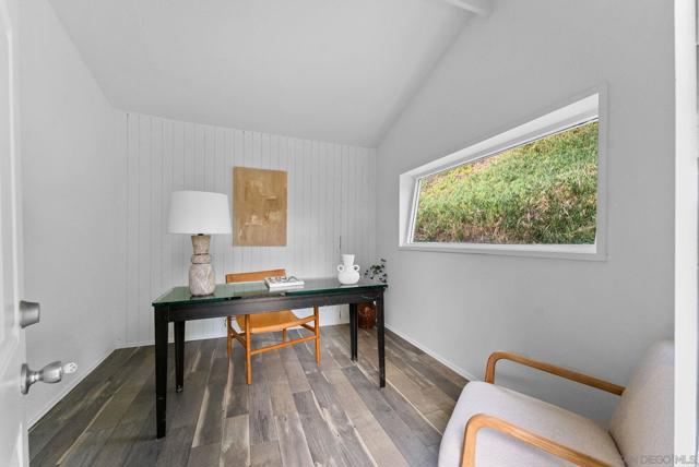 4840 Penrose Ct, San Diego CA: https://media.crmls.org/mediaz/4a421475-eea2-4bb4-b040-98c08f32cca1.jpg