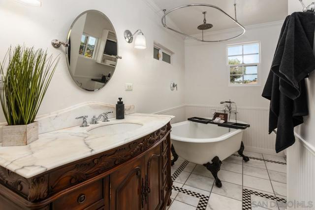 2707 Sweetwater Rd, Spring Valley CA: https://media.crmls.org/mediaz/4a421ec3-746e-4d52-b1a9-1d6150ac7671.jpg