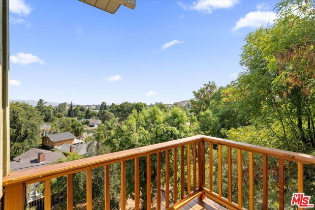 4950 Marmol Drive, Woodland Hills CA: https://media.crmls.org/mediaz/4a424055-eb4e-48a8-830d-676602656113.jpg