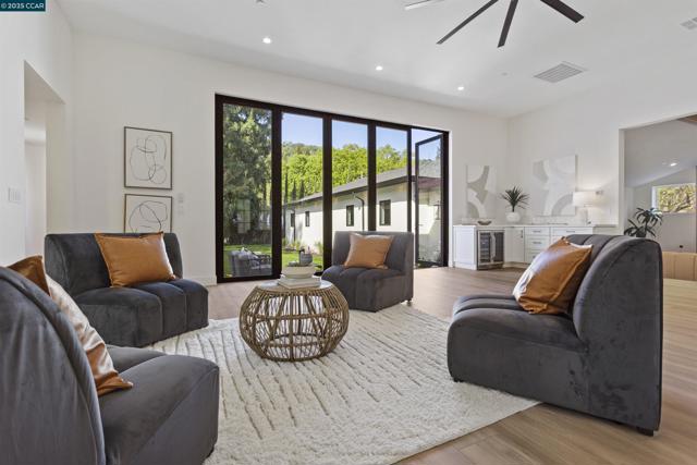 2559 Romley Ln, Alamo CA: https://media.crmls.org/mediaz/4a424523-34f3-424a-b0c0-579f66cec480.jpg