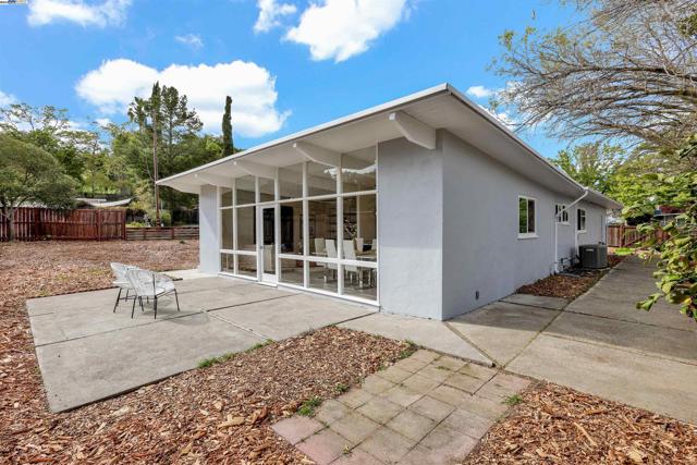 1167 Temple Dr, Pacheco CA: https://media.crmls.org/mediaz/4a424fd0-a603-4fef-a445-3467c35c6bfa.jpg