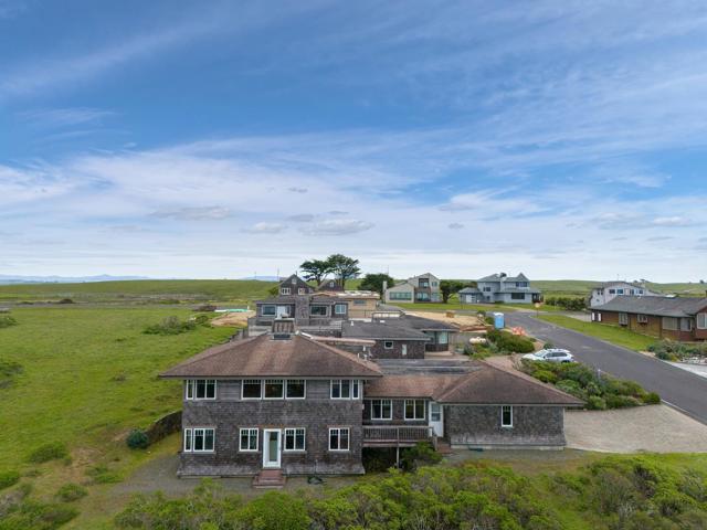 10 Maui Lane, Dillon Beach CA: https://media.crmls.org/mediaz/4a425576-9db7-45fc-8036-fad3d939196a.jpg