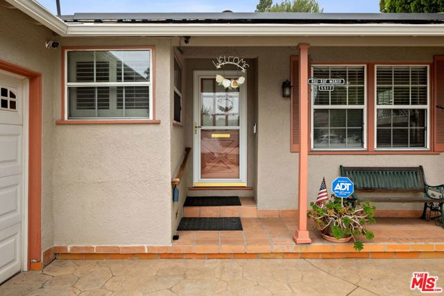 5517 Noble Avenue photo 4