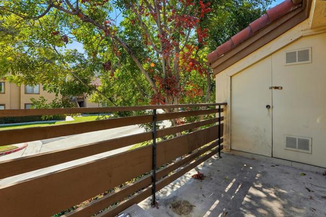 9899 Scripps Westview Way, San Diego CA: https://media.crmls.org/mediaz/4a43f58f-ff2e-4a29-bfd8-dcc88eda921a.jpg