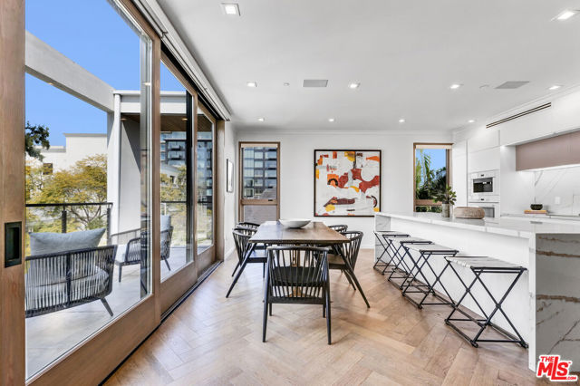 132 N Swall Drive, Los Angeles CA: https://media.crmls.org/mediaz/4a443328-4675-45c7-aed6-73dd5f721971.jpg
