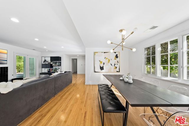 3443 Mandeville Canyon Road, Los Angeles CA: https://media.crmls.org/mediaz/4a443b48-e781-43dd-ab4b-79a2508f8f8e.jpg