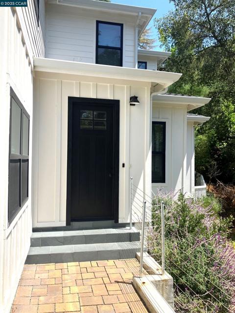 6 Linda Vista, Orinda CA: https://media.crmls.org/mediaz/4a449325-e693-4236-bf1a-2717382a13fa.jpg
