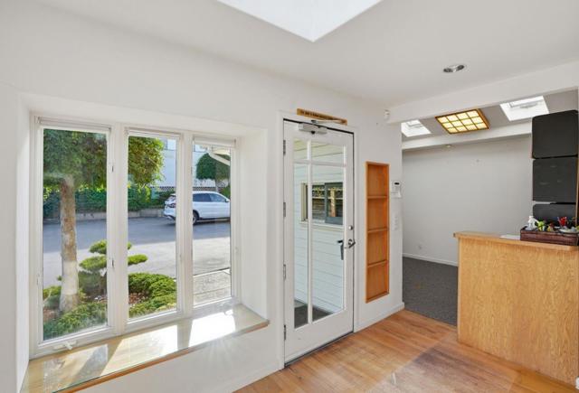 167 El Dorado Street, Monterey CA: https://media.crmls.org/mediaz/4a44c46c-7e39-41c2-bd72-61b97f2ec0c2.jpg