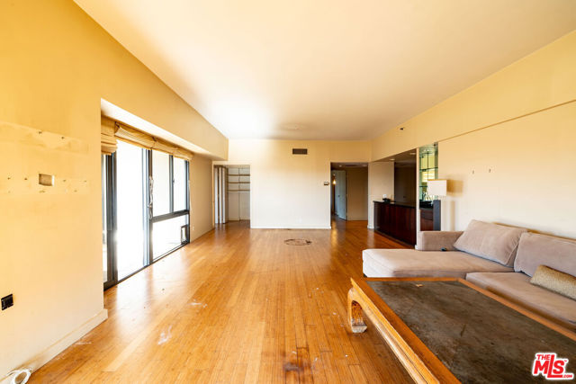 10445 Wilshire Boulevard, Los Angeles CA: https://media.crmls.org/mediaz/4a44d6b9-8d4c-44d5-a370-10af135a7cfa.jpg