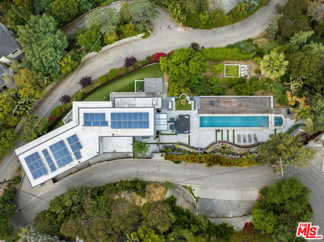5751 Valley Oak Drive, Los Angeles CA: https://media.crmls.org/mediaz/4a45025b-da66-4dc3-a557-19ebd1920fe9.jpg