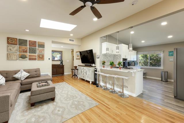 Detail Gallery Image 5 of 34 For 8892 Hoffing Ave, San Diego,  CA 92123 - 4 Beds | 2 Baths
