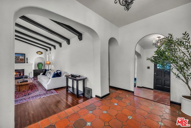 1423 Warnall Avenue, Los Angeles CA: https://media.crmls.org/mediaz/4a46dd44-ddc4-443e-87b7-6d8d27a641c7.jpg