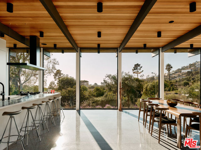 5637 Busch Drive, Malibu CA: https://media.crmls.org/mediaz/4a46e11d-8632-432f-bc90-e0564286b4b0.jpg